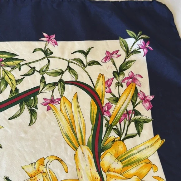 Vintage Gucci Silk scarf - Picture 12 of 16